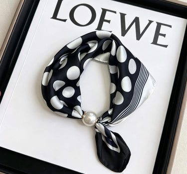 Satin scarf with magnetic pearl fastener