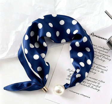 Satin scarf with magnetic pearl clasp
