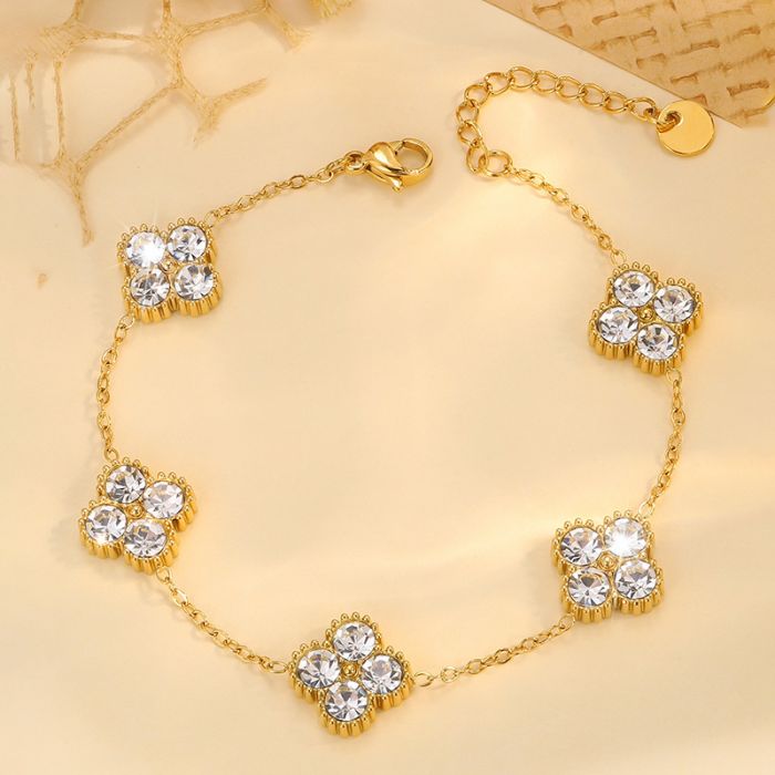 Sparkling Four Petals Bracelet in Gold