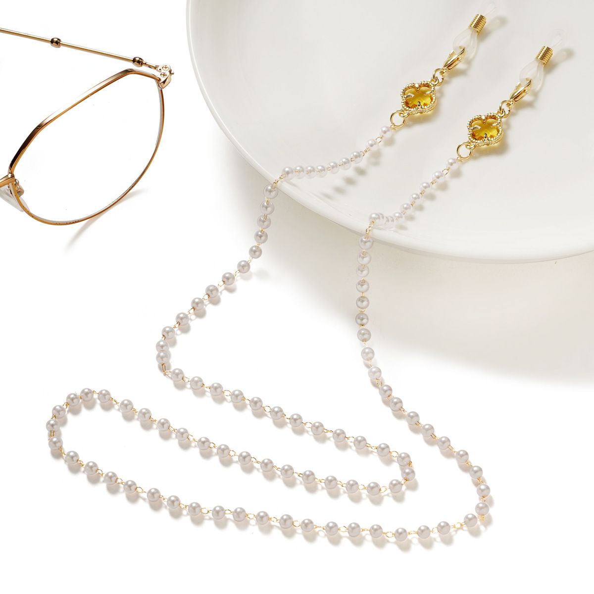 Four Petals Pearl Adorned Sunglasses Chain in Clear